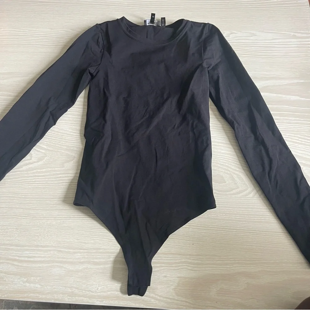 Theory V-Crewneck Bodysuit in Black OS ⭐️ - Picture 2 of 4